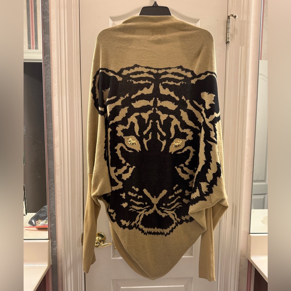 Bold Tiger Print Loose Cardigan in Black and Tan L